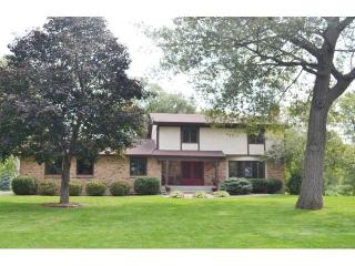 2870 Black Oaks Ln, Minneapolis, MN 55447-1825
