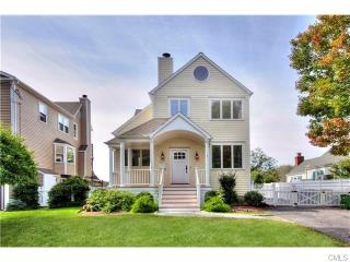 730 Rowland Rd, Fairfield, CT 06824-6746