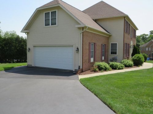 28 Millers Brk Dr, Cumberland RI  02864-6163 exterior