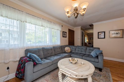 3766 Hudson Ave, Seaford NY  11783-2319 exterior