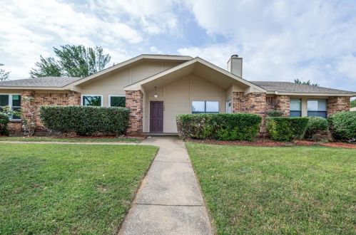 105 Hickory Springs Dr, Euless, TX 76039-7830