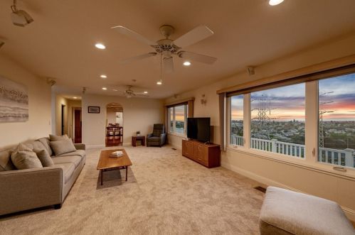 2069 Hillside Cir, San Leandro, CA 94577-6345