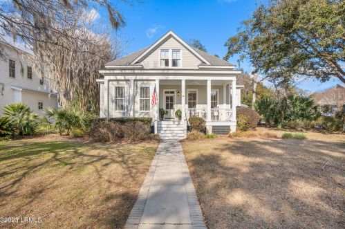 9 Waterbird Dr, Beaufort, SC 29907-2154