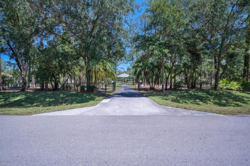 6511 Sable Ridge Ln, Naples, FL 34109-0523