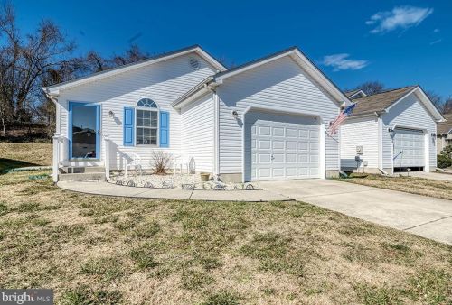 242 Planters Ln, Dover, DE 19901-5884