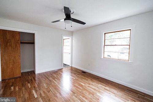 415 Liberty St, Charles Town WV  25414-1827 exterior