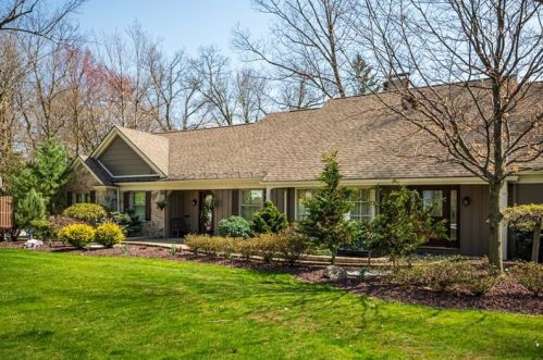 930 Forest Ln, Hermitage, PA 16150-1725