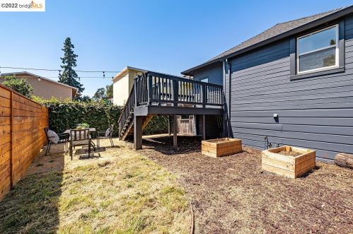 737 61st St, Oakland CA  94609-1207 exterior