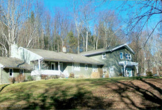 2001 Sutton Rd, Wilkes Barre, PA 18708-9520