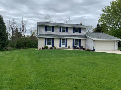 3123 Skyline Dr, Hubertus, WI 53033-9652