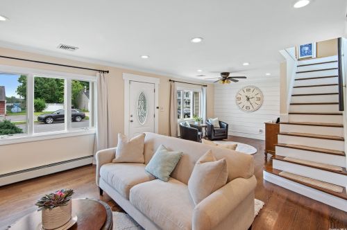 49 Roderick Rd, West Islip NY  11795-2632 exterior