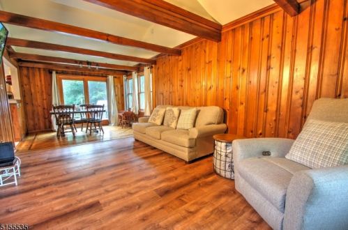 25 Grandview Ln, West Milford NJ  07480-1424 exterior