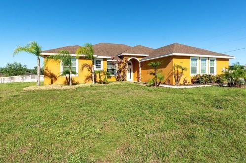 2421 Crestview Rd, Wimauma, FL 33598-4214