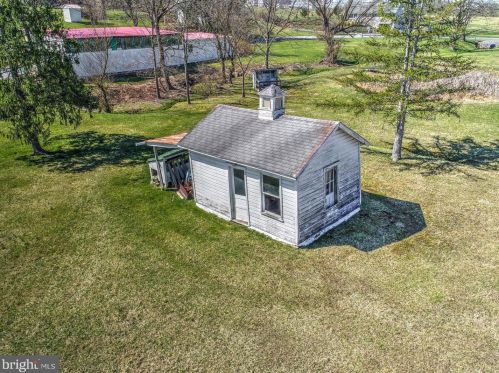 210 Hoernerstown Rd, Hummelstown PA  17036-9503 exterior