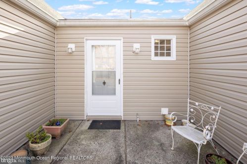 10 Lowell Ct, Bricktown NJ  08724-2423 exterior