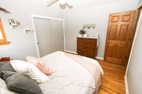 4946 Dean Rd, Milwaukee WI  53223-3124 exterior