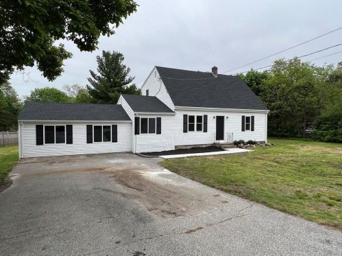 61 Riverview Rd, Niantic, CT 06357-1120