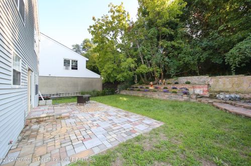 39 Shore Dr, Monmouth Hills NJ  07732-1027 exterior