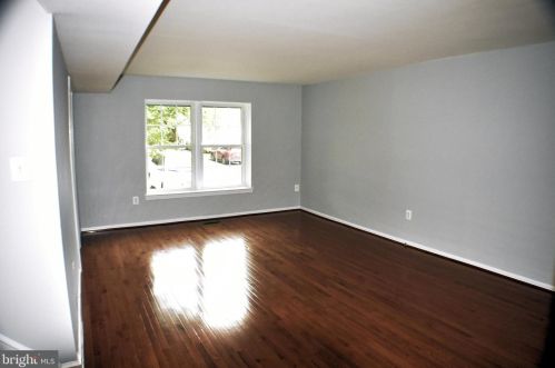 8020 Sleepy View Ln, Springfield VA  22153-2920 exterior