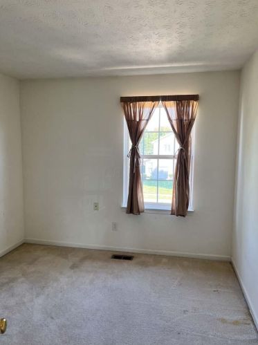 115 Springhouse Dr, Englewood OH  45322-8795 exterior