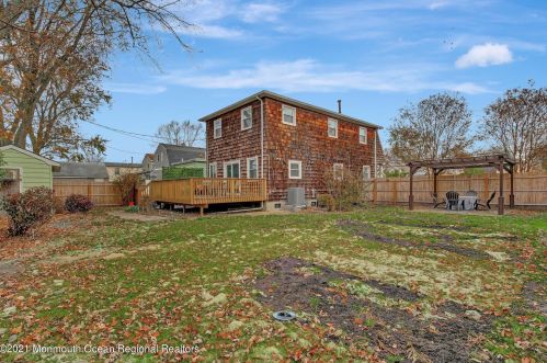 97 Ocean Ave, Middletown NJ  07748-5651 exterior