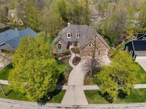 824 Schloemer Dr, West Bend, WI 53095-5503