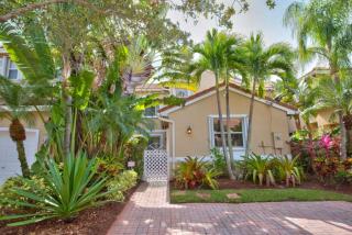 1120 Chestnut Ln, Hollywood, FL 33019-4883