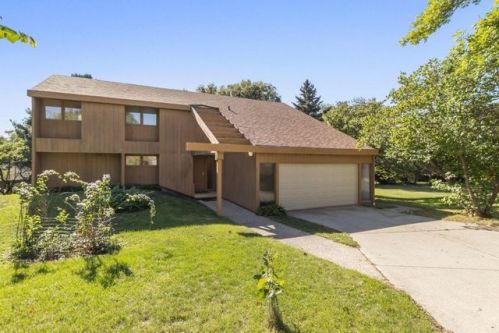 2814 Torrey Pines Cir, Ames, IA 50010-8948