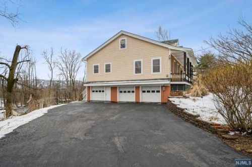 2 Sheba Dr, Wantage NJ  07461-4829 exterior