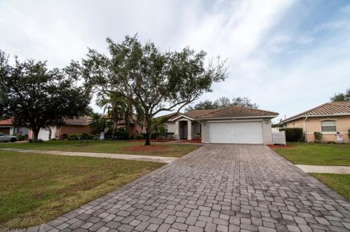 2935 Orange Grove Trl, Naples, FL 34120-7450