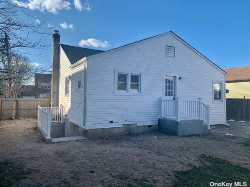 151 Penataquit Ave, Bayshore, NY 11706-8838