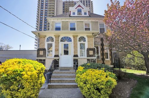 7804 Park Ave, North Bergen, NJ 07047-5825