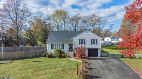 52 White Oak Ct, Parsippany NJ  07054-2325 exterior