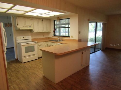 7754 Cr 248b, Lake Panasoffkee FL  33538-3020 exterior