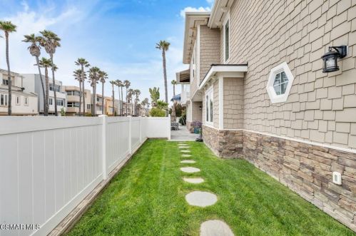 820 Mandalay Bch Rd, Oxnard CA 93035-1078 exterior