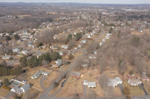 11 Peter Parley Row, Kensington CT  06037-3123 exterior