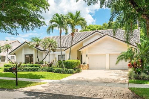 2010 Parkside Cir, Boca Raton, FL 33486-8569