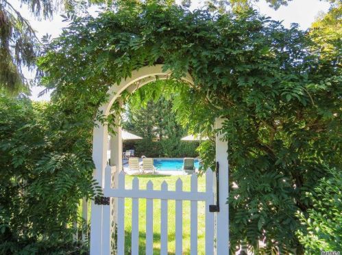 255 Sunset Ave, West Hampton Beach, NY 11978-2037
