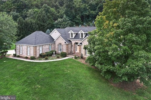 631 White Tail Dr, Alpine, PA 17339-9403