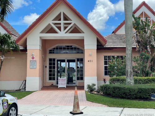 524 208 Dr, Hollywood FL 33029-2198 exterior