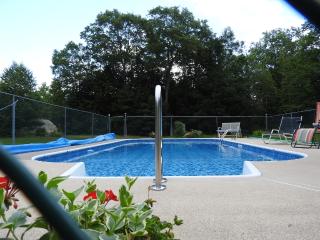 10 Boulder Dr, Danville, NH 03819-3014