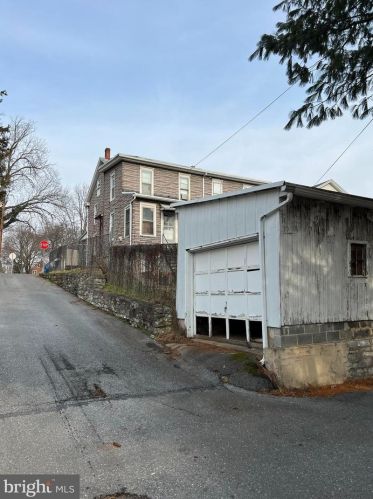 261 Market St, Highspire, PA 17034-1218