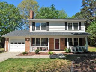6 Giltspur Ct, Greensboro, NC 27455-1157