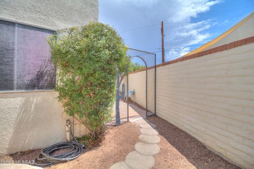 818 Crescent Ln, Tucson, AZ 85710-2646