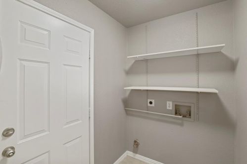 2004 Cedar Crest Blvd, Dallas TX 75203-4316 exterior