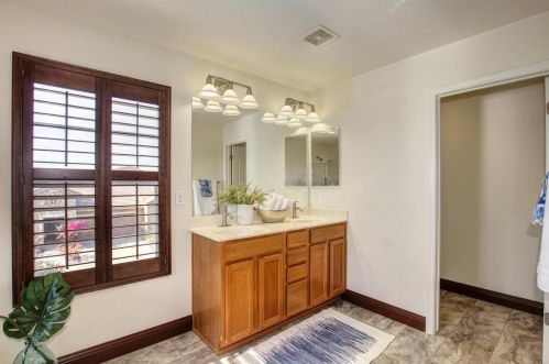 1741 Campos Ave, Woodland CA  95776-5327 exterior