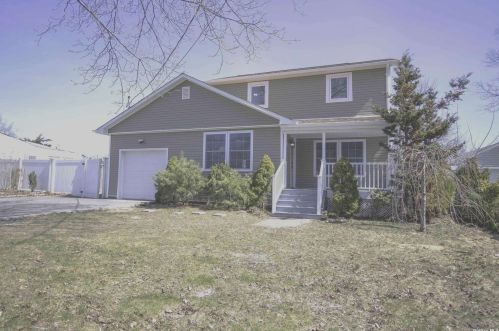 17 Minerva Ln, South Setauket, NY 11720-3848