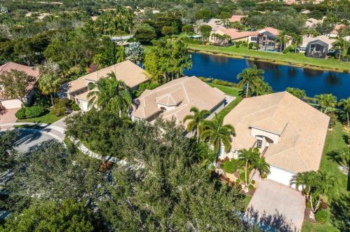 7038 Great Falls Cir, Boynton Beach FL  33437-3998 exterior