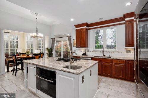 7226 Lyndam Hill Cir, Lorton VA  22079-4509 exterior