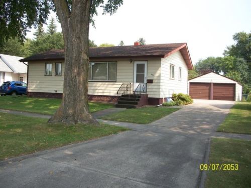 804 17th St, Moorhead, MN 56560-1750